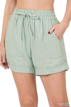 Load image into Gallery viewer, LINEN DRAWSTRING-WAIST SHORTS WITH POCKETS
