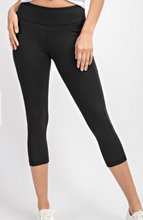 Load image into Gallery viewer, Butter Soft Capri Leggings with Side Pockets
