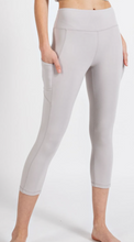 Load image into Gallery viewer, Butter Soft Capri Leggings with Side Pockets
