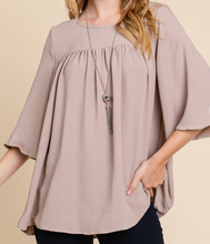 Load image into Gallery viewer, Airflow 3/4 Sleeve Top
