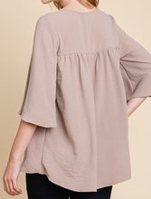 Load image into Gallery viewer, Airflow 3/4 Sleeve Top
