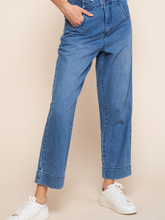 Load image into Gallery viewer, Boyfriend Fit Denim Jeans
