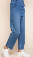 Load image into Gallery viewer, Boyfriend Fit Denim Jeans
